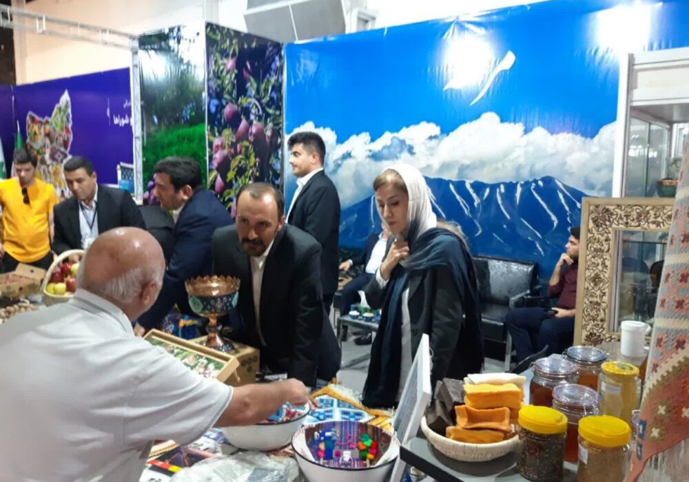 معرفی ظرفیت‌های کشاورزی و صنایع‌دستی مراغه در نمایشگاه ملی تهران