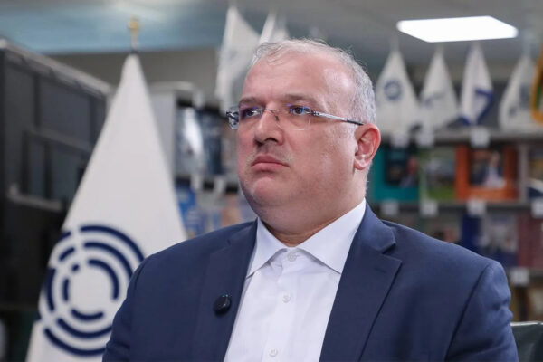 فروش مستمر ذخایر ارزی راهکار پایداری برای کنترل نرخ ارز نیست